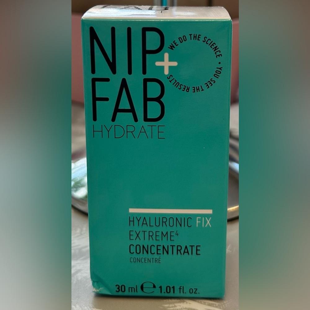 NIP+FAB Hydrate Hyaluronic Fix Extreme4 Concentrate